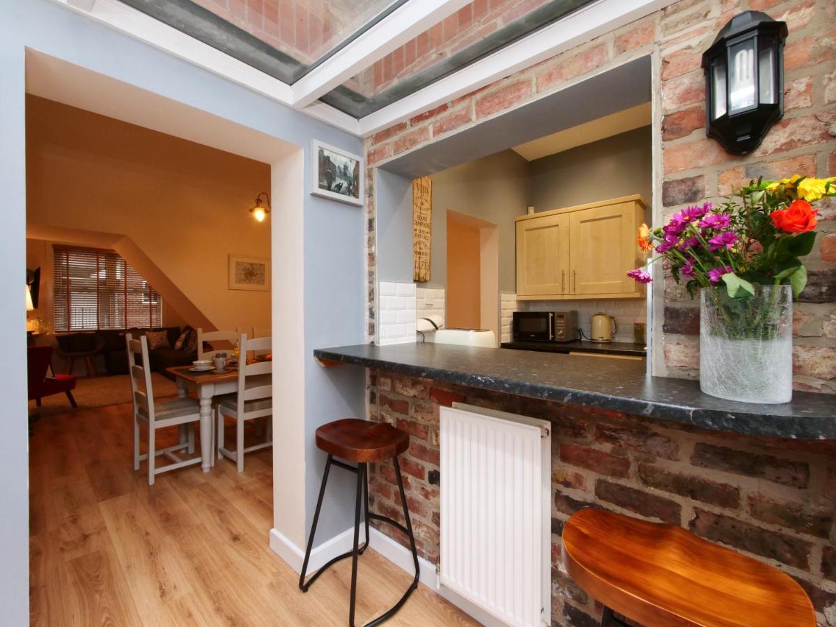 The River Walk House York Bagian luar foto